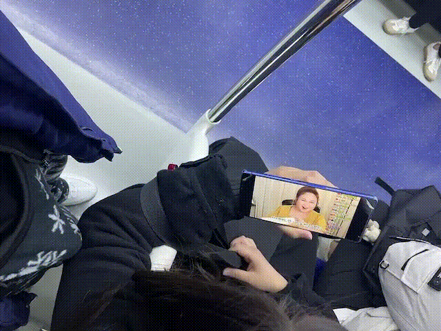 [꼬추비비기] 지하철 여자 몸에 비비기 미리보기 3