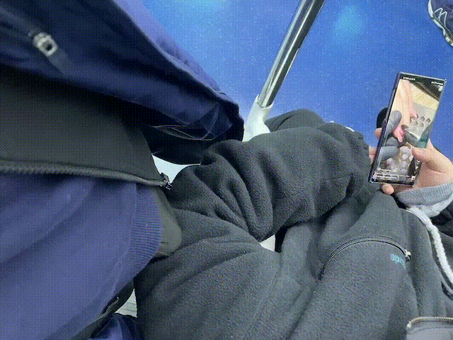 [꼬추비비기] 지하철 여자 몸에 비비기 미리보기 5