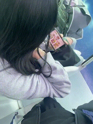 [꼬추비비기] 지하철 여자 몸에 비비기 미리보기 4