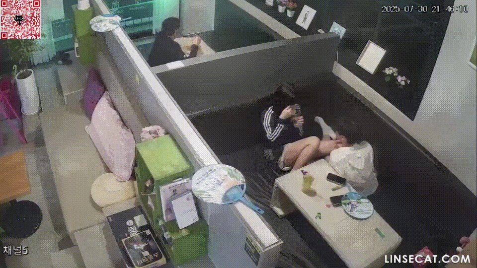 iP신작 ✨ 보드까페 25년작_바지속으로 보지만지는 커플