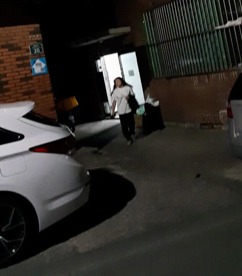 【직찍신작】 창문으로 보이던 처자