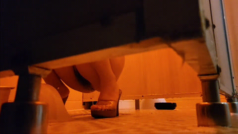 노래방 보도 하이힐녀 2명