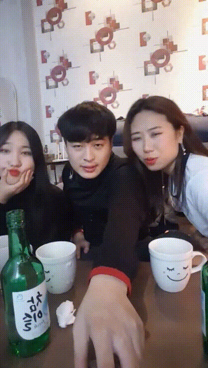 토토짱_2대1 스타킹녀들 보빨/물빨 합방