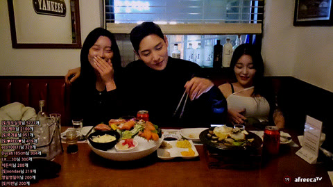 [야킹] 존예녀 2명 섭외_흰후드녀.가슴지림 10v/6.08기가