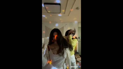 nthd72_아프리카 친구와 댄스 중 꼭지노출