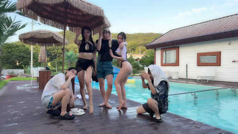 탐진우_25.07.23  여캠들과 비키니 풀장 5V