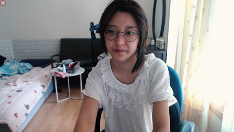 융륭이오 최근 방송 꼭지 시스루 + 입안 침