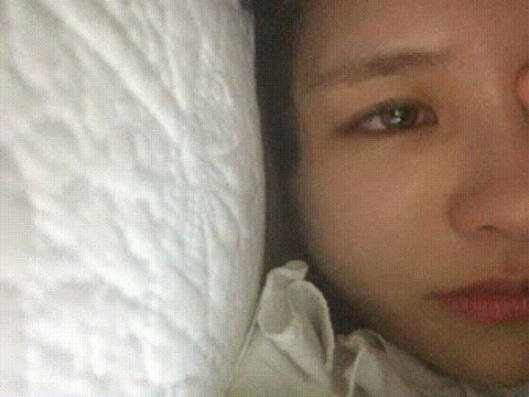 치키짱 : 울면서 벗고 자위하는 여자