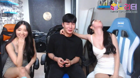 쓰따_얼굴/몸매까지 똑같은_자식농사 망한 일란성 쌍둥이녀들