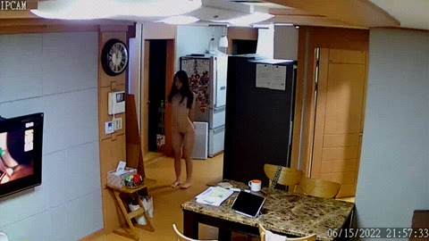 IP 무광고_ 아빠와 딸 : 거울보고 몸매감상